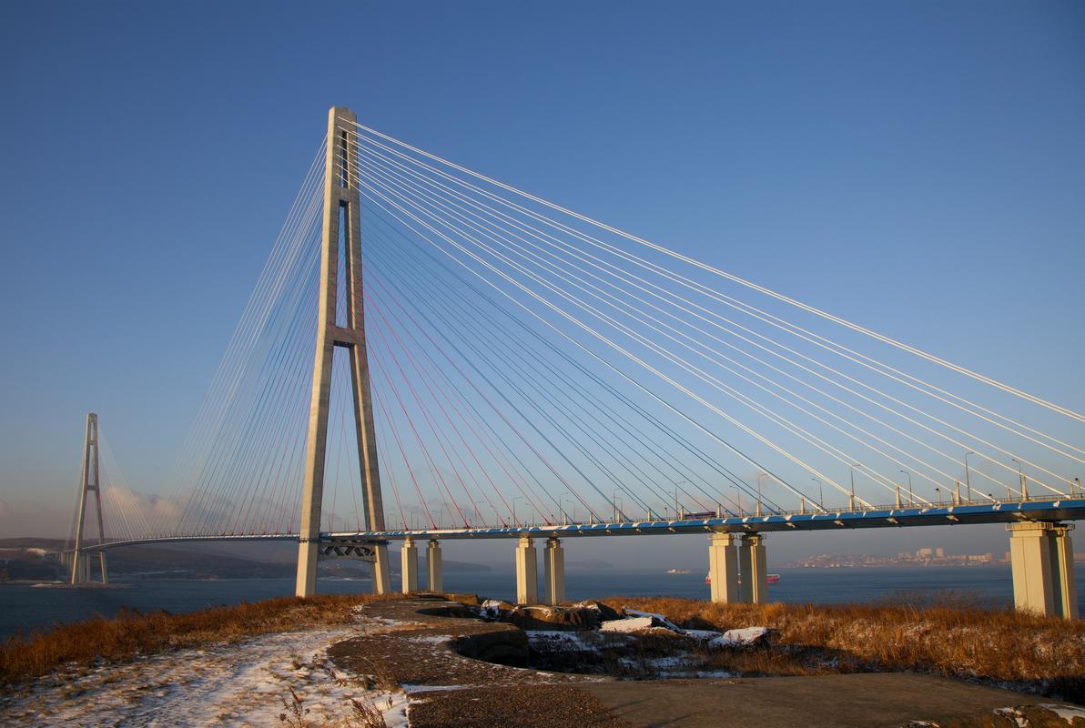 Мост но остров русский